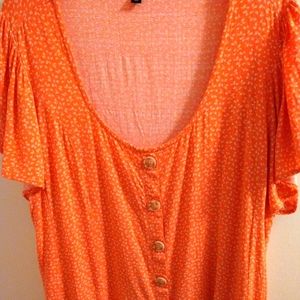 Torrid size 2X Coral ditsy leaf textured woven fit & flare blouse.